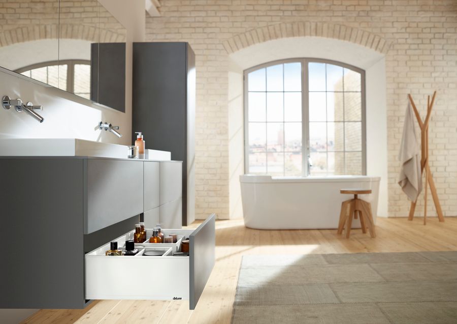 LEGRABOX pure in the bathroom