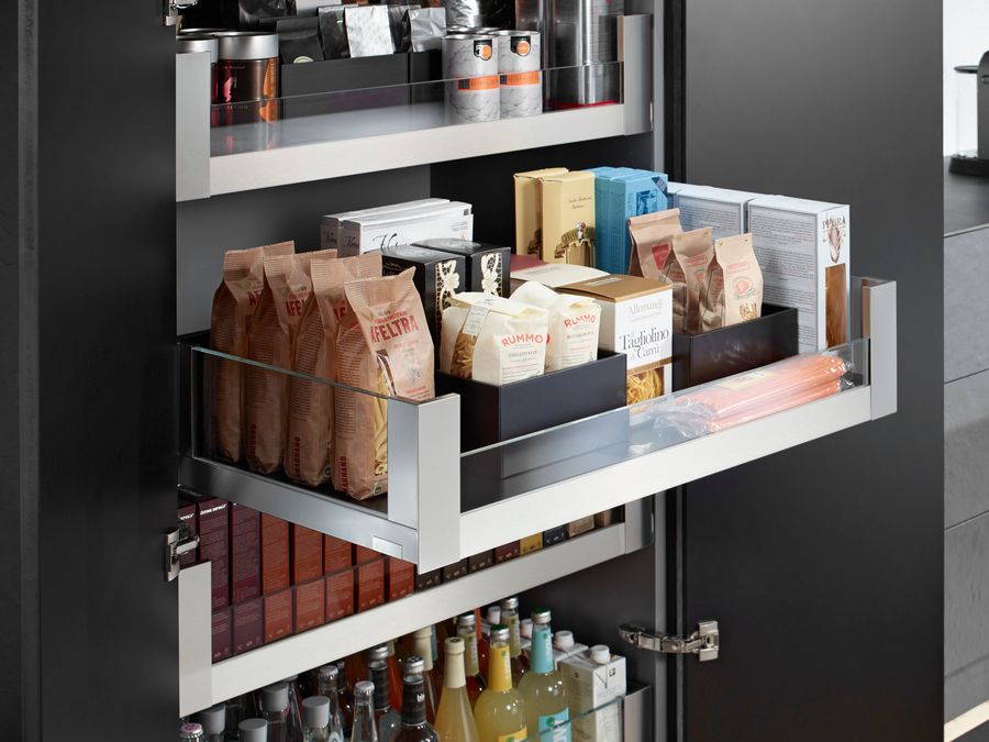SPACE TOWER with LEGRABOX with a cabinet width of 900 mm