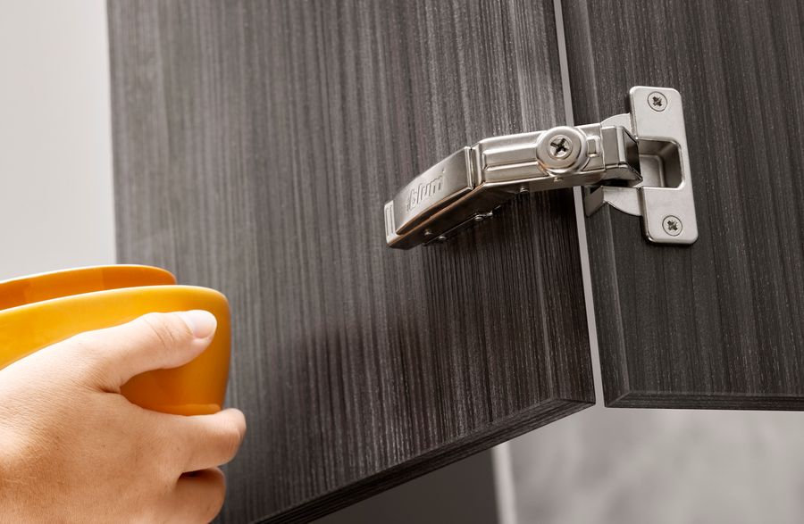 Corner cabinet bi-fold hinge